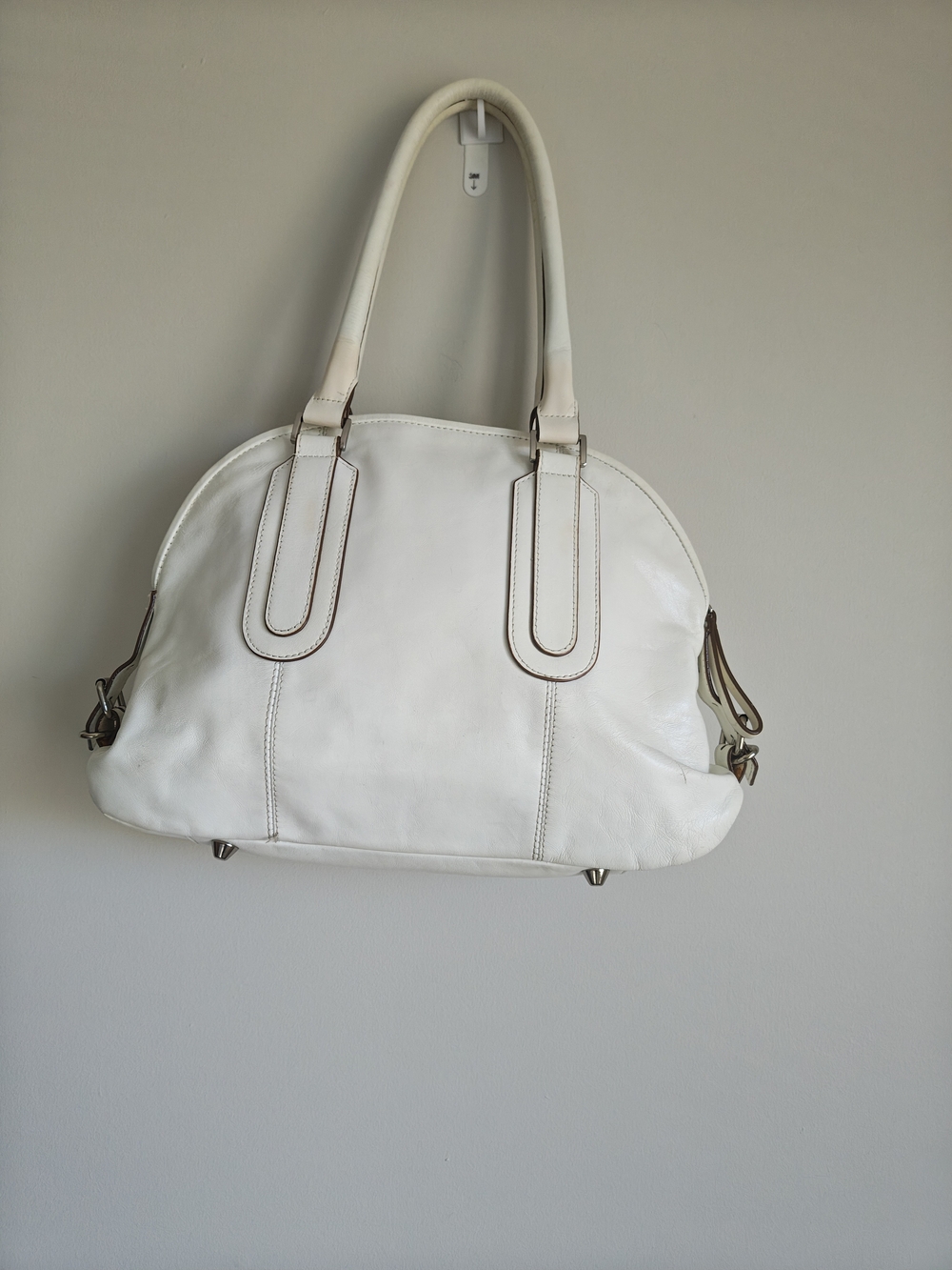 vintage Danier slouchy dome satchel bag crafted from soft white leather40